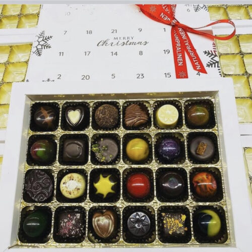 ADVENTSKALENDER  PRALINER  2026              BOKA TIDIGT GÅVA!